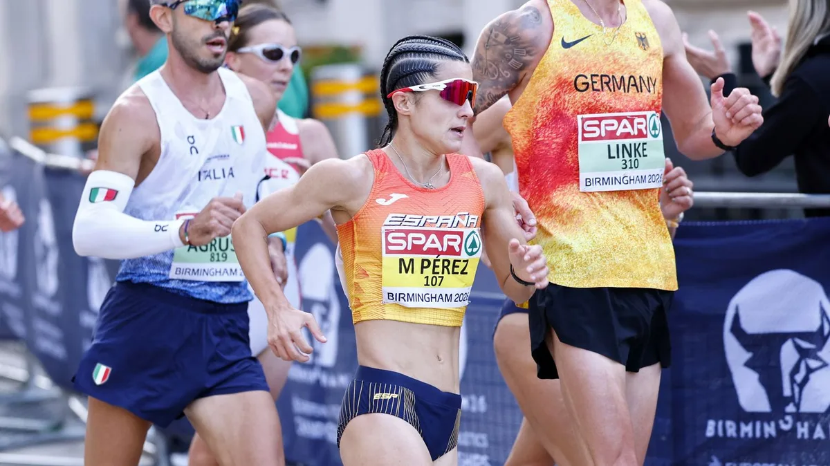 Pauline Stey au pied du podium sur le semi marathon marche des championnats d'Europe d'athlétisme, remporté par l'Espagnole Maria Pérez