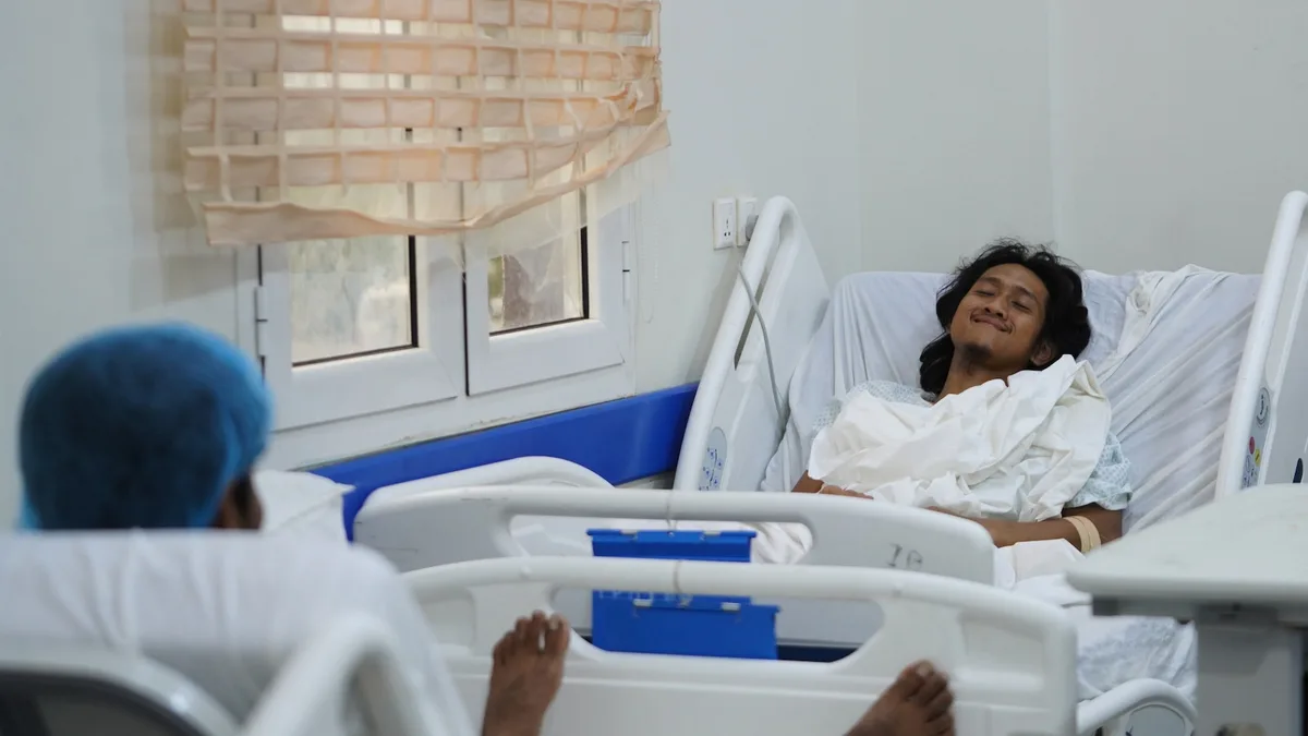 Crew of Yemeni vessel recount their chaotic rescue after Houthis' deadly attack
