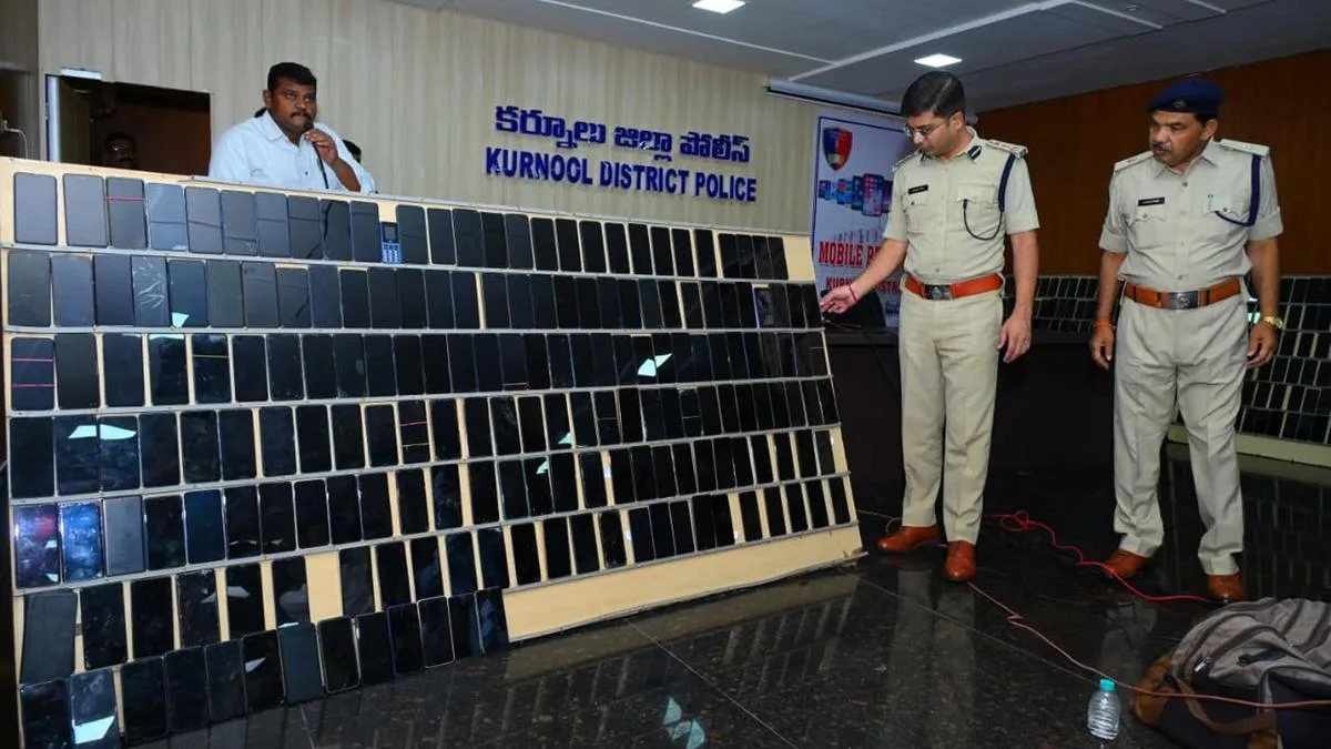 Kurnool police recover 589 mobile phones