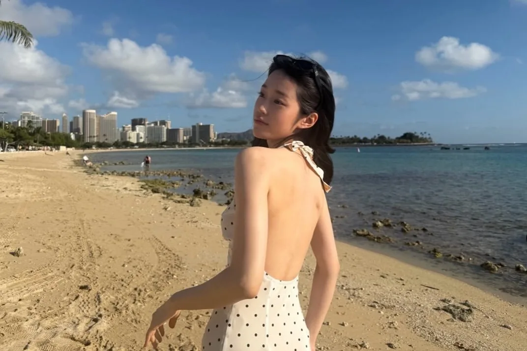 노윤서, 청순한 줄만 알았는데…과감 반전 뒤태 [DA★]