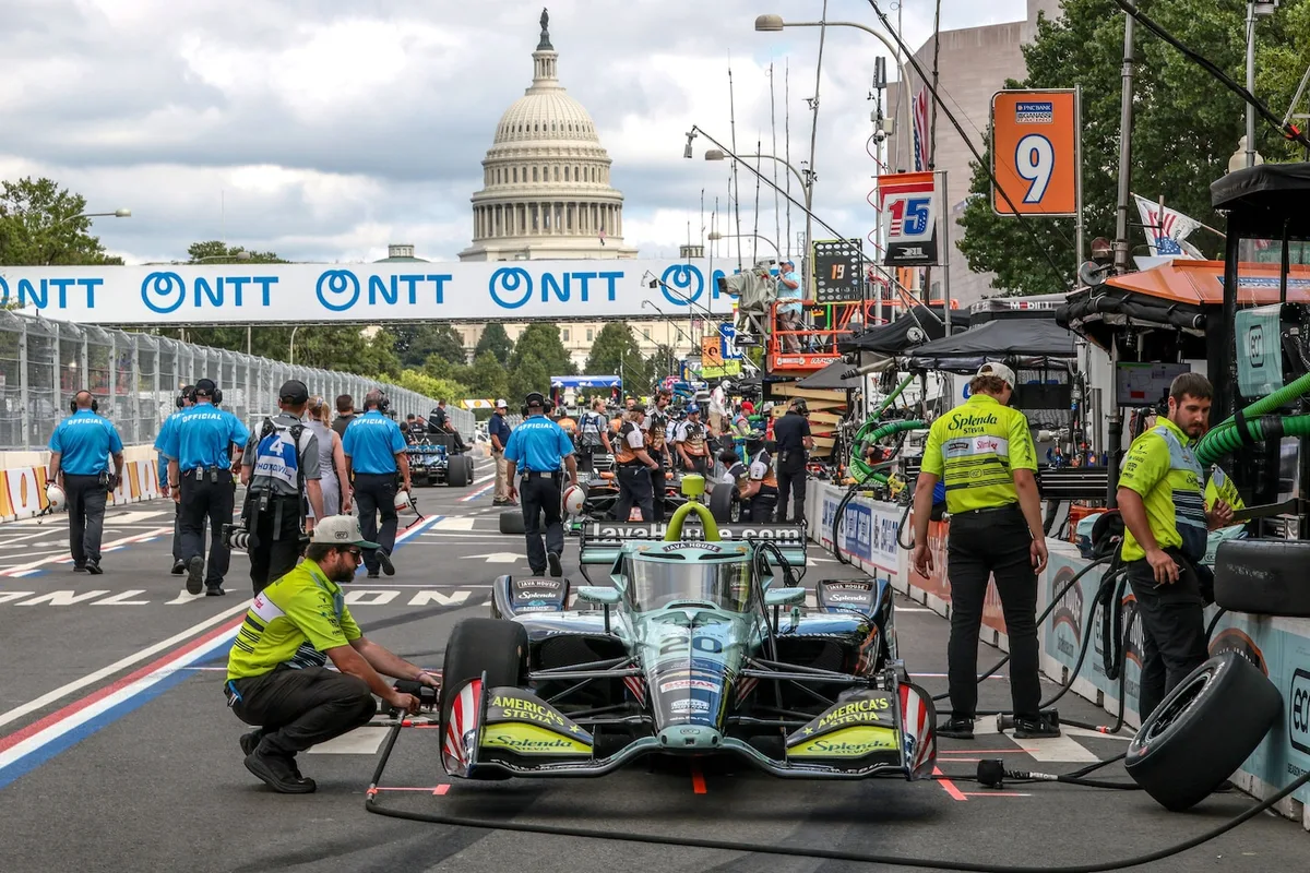 IndyCar drivers roar through D.C. streets in auto race along National Mall