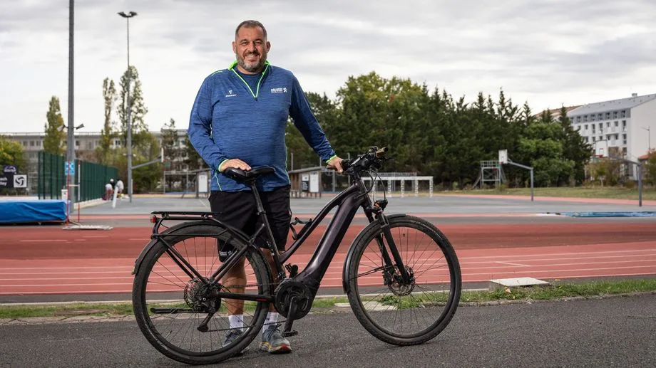 Parti pour 800 km pour lutter contre les violences sur les enfants, il se fait voler son vélo à Tours