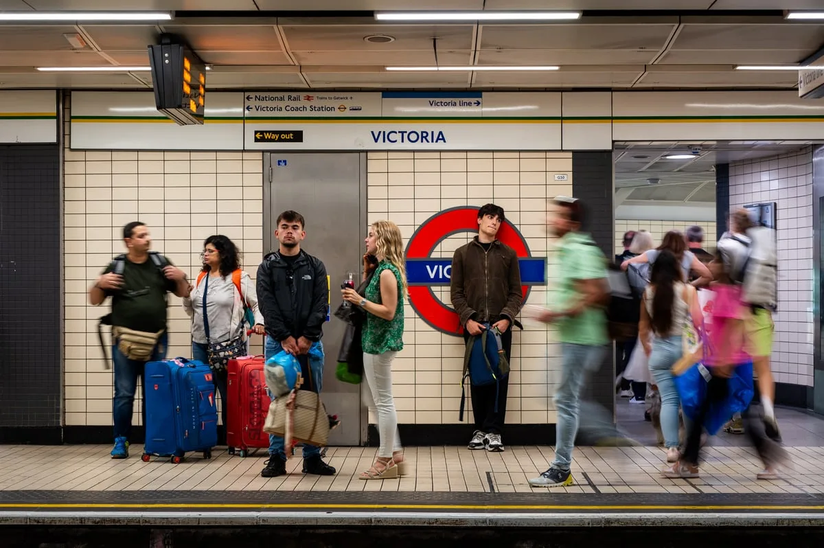 London travel news LIVE: Victoria line trains delayed by 'track fault' and DLR suspension
