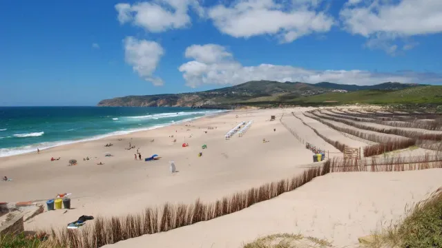 Surfista resgatado na praia do Guincho: Estava em "dificuldades na água"