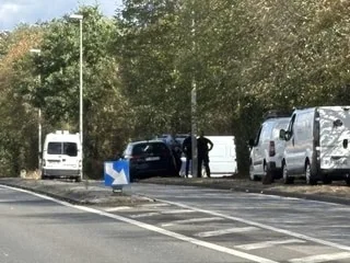 Homme tué par balle sur une aire des gens du voyage en Vendée : le suspect en fuite, d’importants moyens déployés