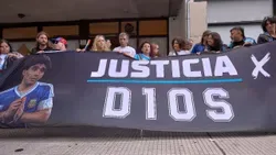 Procuradores pedem até 12 anos de prisão para médicos de Maradona