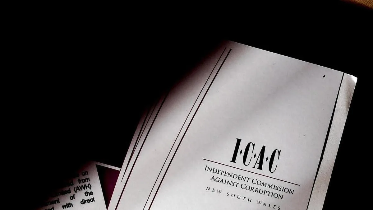 Power-broker's wife grilled over disappearing messages