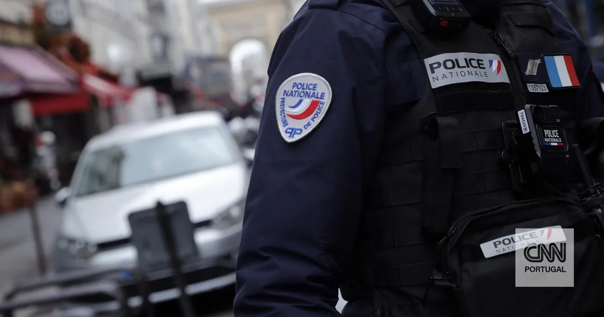 Quatro membros de uma família, incluindo duas crianças de 6 e 9 anos, mortos a tiro em França