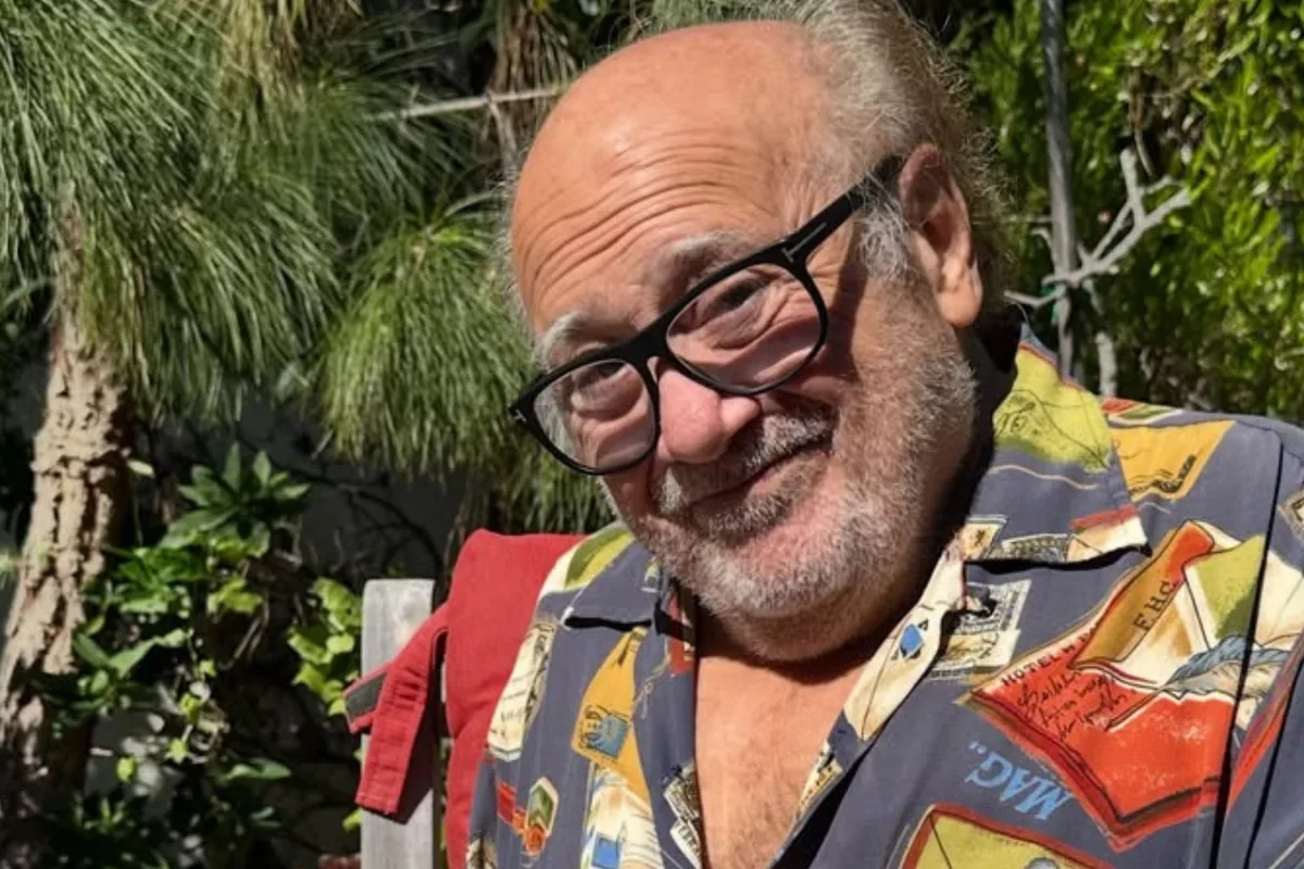 Danny DeVito, 81 años, recuerda Matilda y habla de Trump durante su visita a España: “Necesitamos más Matildas”