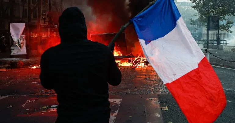 Paris. Polícia de choque mobilizada para novas pilhagens