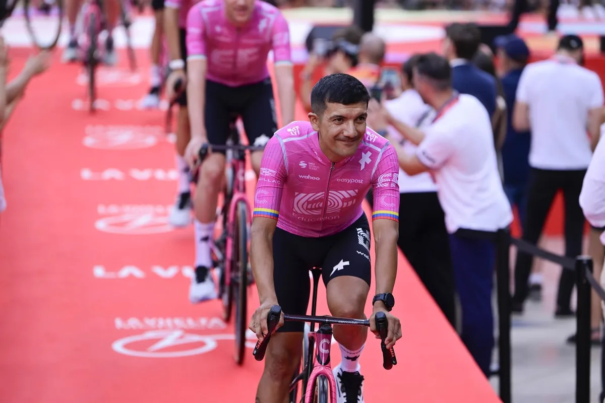 Richard Carapaz no participará en el Mundial por "complicaciones de salud"