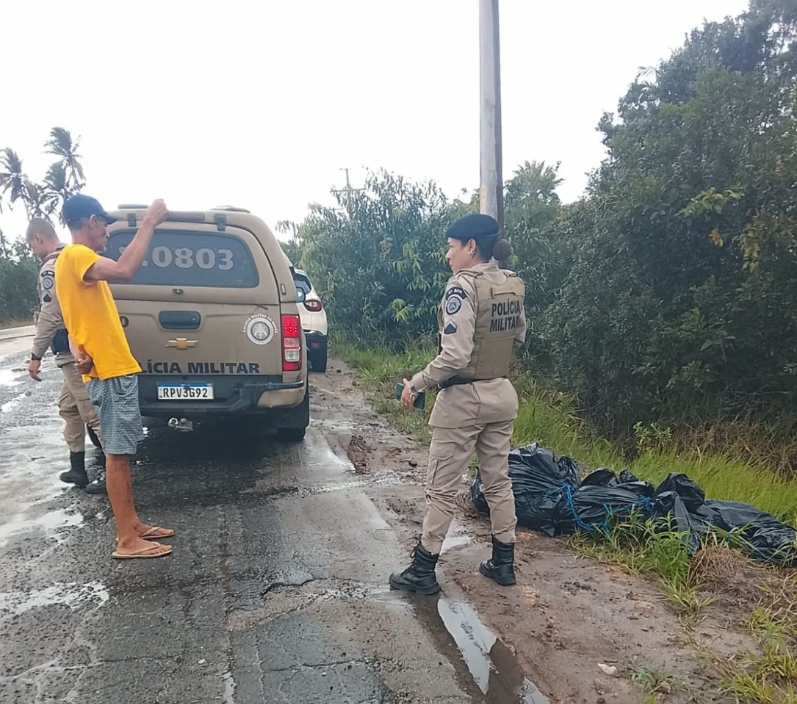 Corpo de jovem é encontrado enrolado em sacos plásticos na BA-001