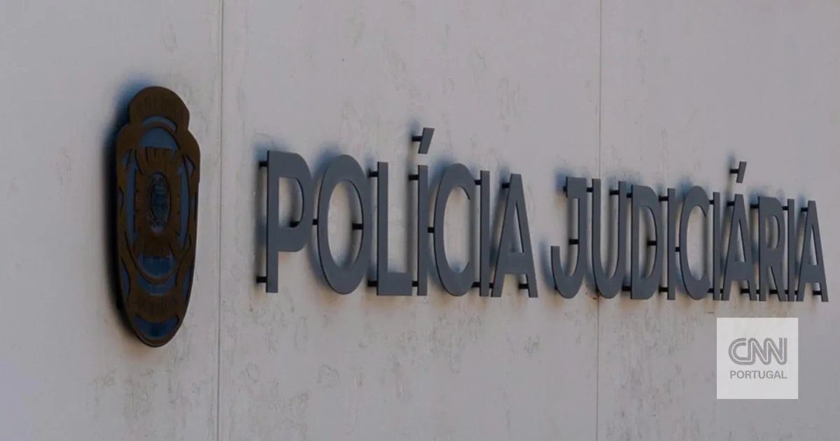 Um homem foi sequestrado e ameaçado com armas de fogo enquanto os criminosos filmavam tudo. Agora a PJ deteve cinco suspeitos