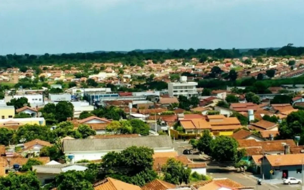 Cidade turística de Goiás abre inscrições para concurso com mais de 400 vagas e salários de até R$ 13,6 mil