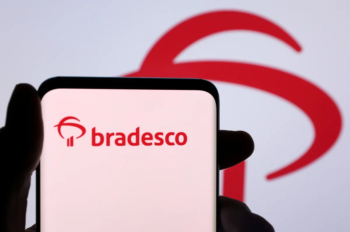 Presidente do Bradesco vê espaço para novos cortes de juros, mas alerta para riscos de guerra, eleições e El Niño