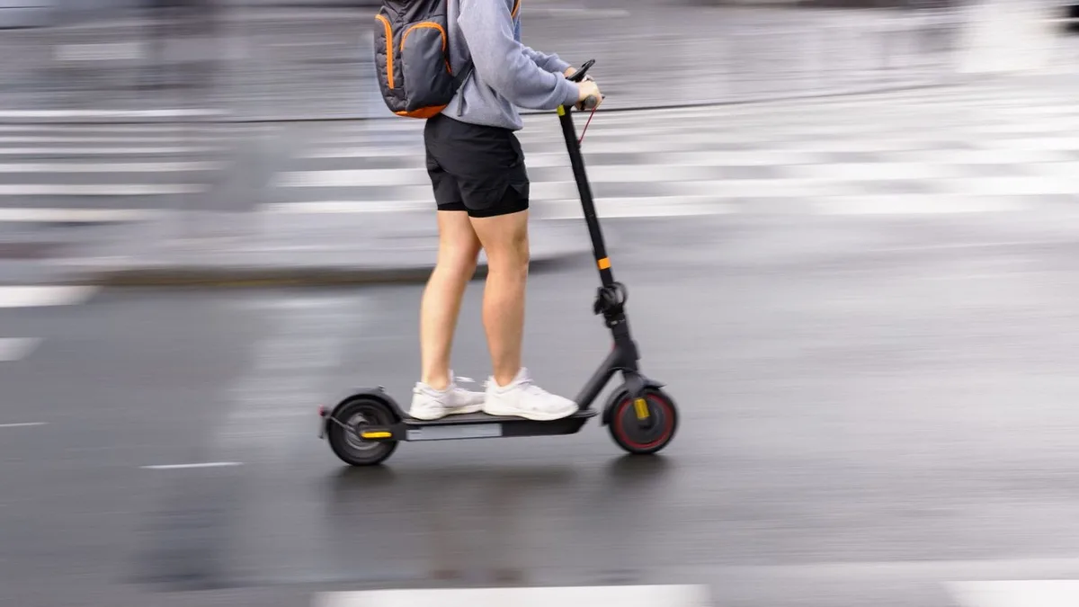 Gesetzesänderung: Blinker und höhere Bußgelder: Neue Regeln für E-Scooter ab 2027