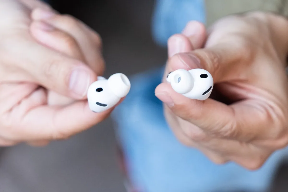 No, AirPods With Cameras Aren’t Smart Glasses for Your Ears