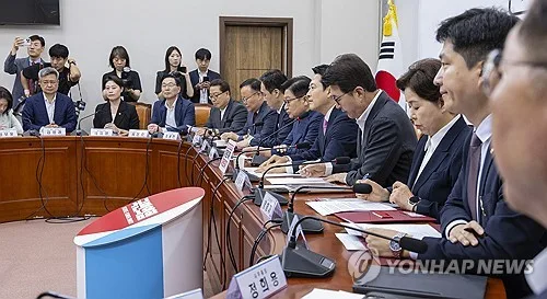 장동혁號 국힘, '당협위원장 일괄사퇴後 재선출' 가닥…오후 결론