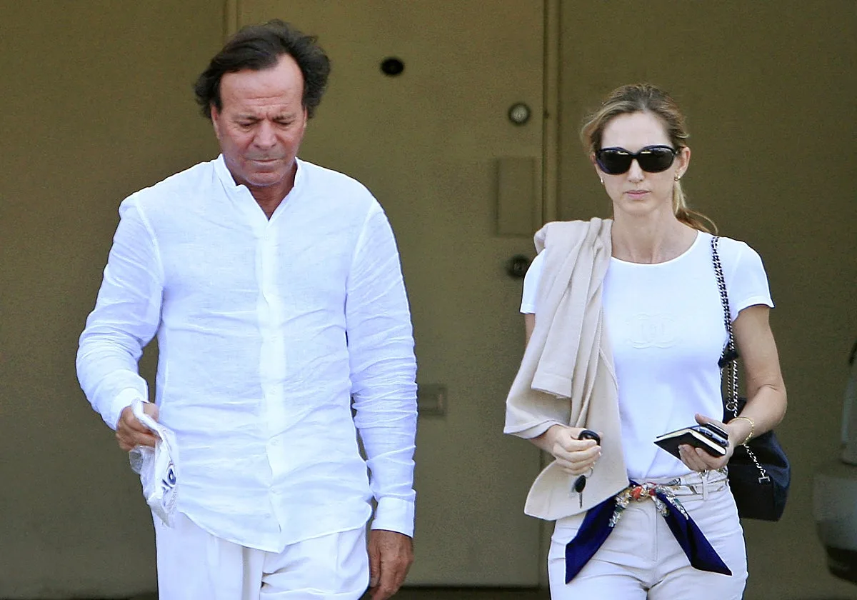 Julio Iglesias y Miranda Rijnsburger declaran ante el juez este viernes por una reclamación de seis millones de euros