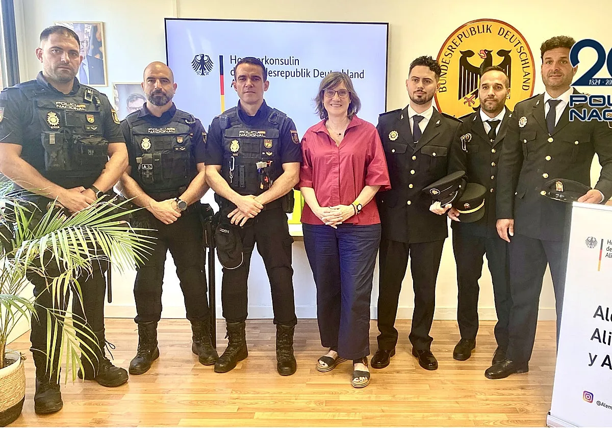 Alemania reconoce a policías de Alicante por salvar la vida de un turista alemán