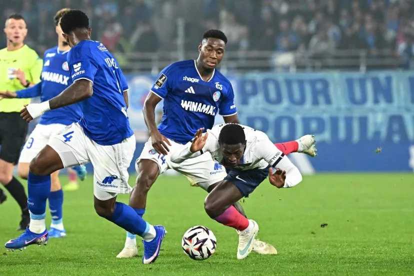 Nuno Mendes sorti blessé, Maghnes Akliouche également touché à Strasbourg : inquiétude pour le PSG trois jours avant le choc contre le Barça