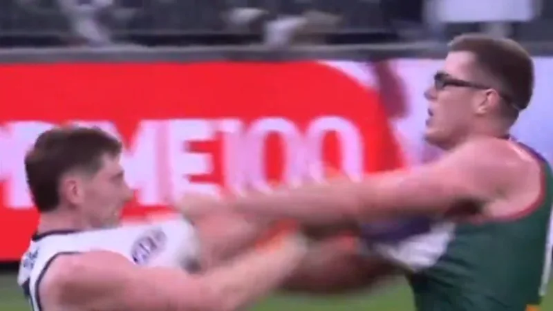Lloyd calls out Cox for act worse than taunting