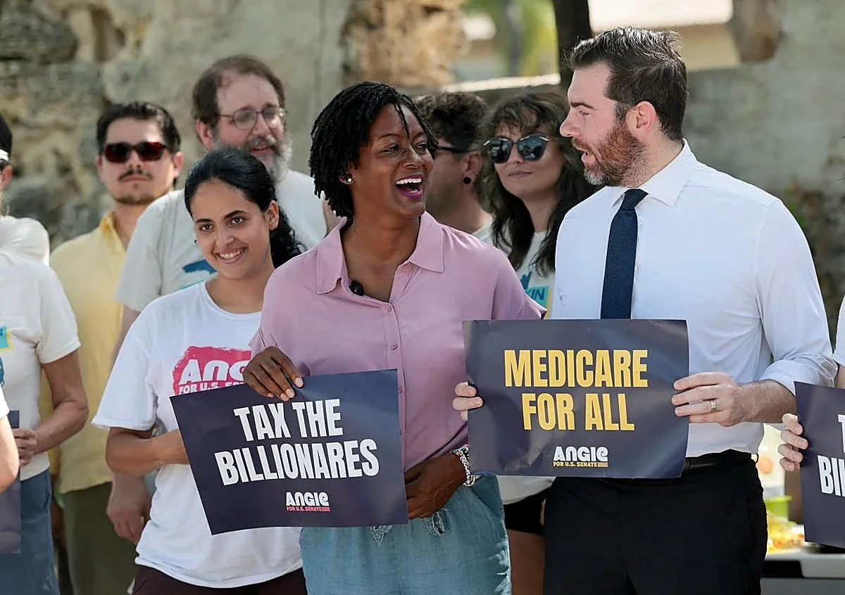 Los demócratas de Florida, el estado 'anticomunista', eligen a una socialista en las primarias al Senado