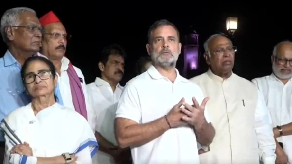 Opposition Leaders Meet President To Press For Gyanesh Kumar's Resignation