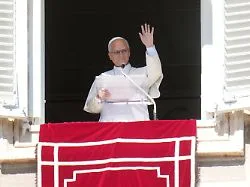 Verkündung bei Sonntagsgebet: "Knoten in der Lunge": Papst Leo muss operiert werden
