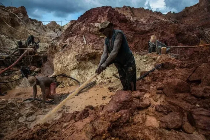 ¿Por qué la nueva Ley Orgánica de Minas no ha logrado reactivar la producción según Camiven?