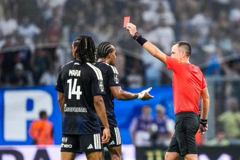 Un des plus jeunes effectifs d'Europe, des joueurs inexpérimentés en Ligue 1, Strasbourg est en quête de sagesse : « C'est une question de maturité »