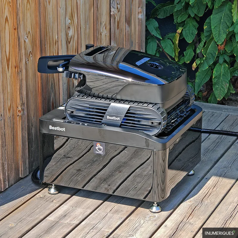 Test Beatbot AquaSense X : le robot piscine haut de gamme qui se nettoie seul