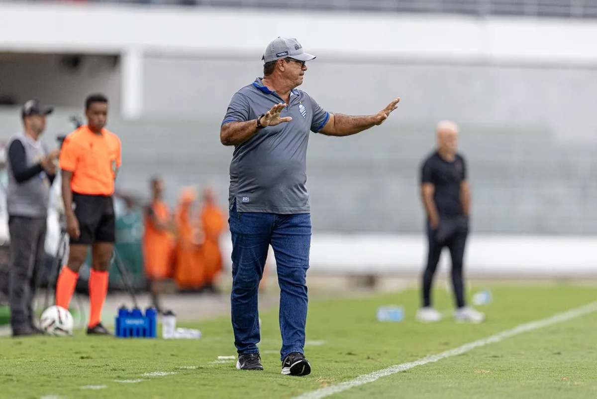 Ex-CSA, Moacir Júnior foi rebaixado no 1⁰ jogo em que comandou o América-MG