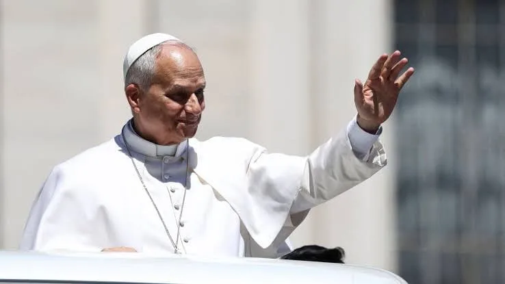 Papa Leão retira parte do pulmão e tem câncer confirmado, diz Vaticano