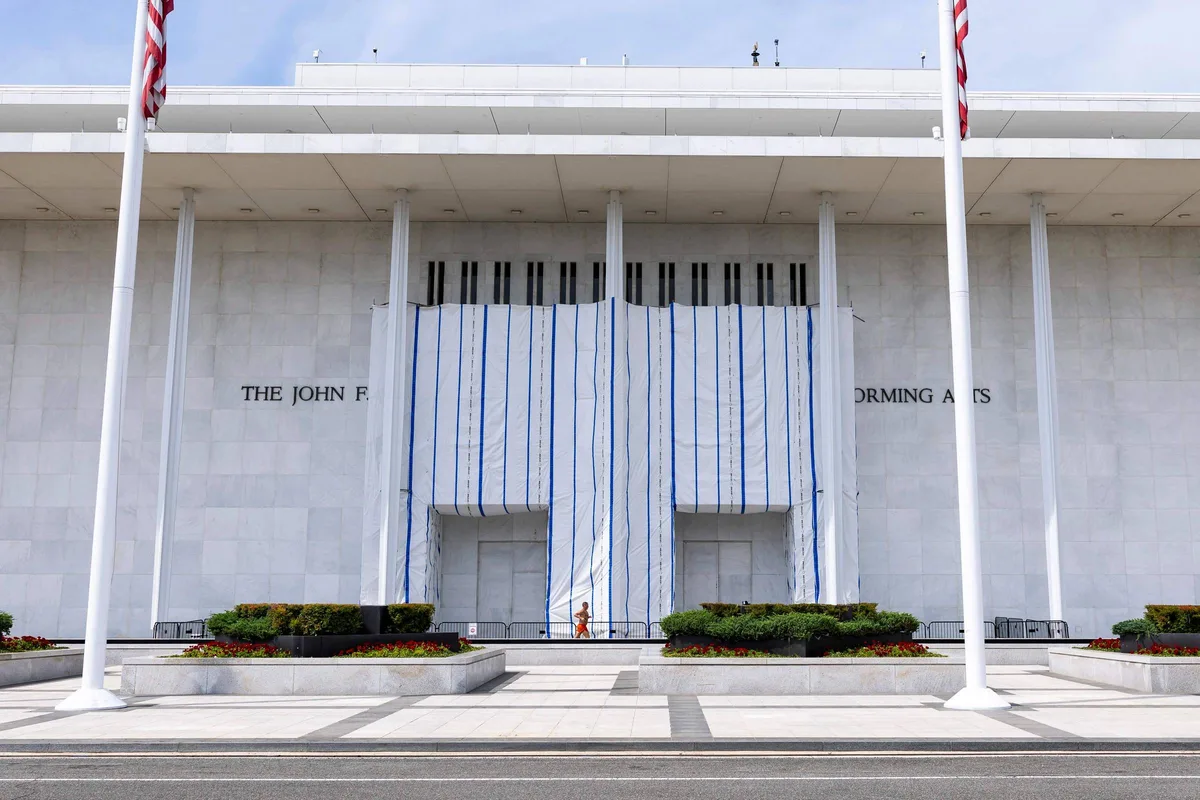 Kennedy Center corre risco de falência e pode fechar nesta terça-feira, diz jornal