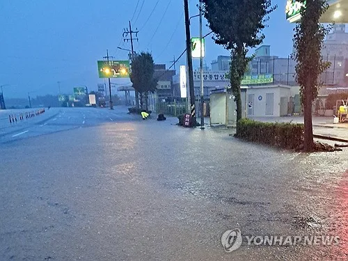 광복절 연휴 전남광주 최대 204㎜ 폭우…오후엔 소나기