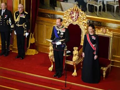 King Haakon VIII pledges oath of allegiance to Norway's constitution