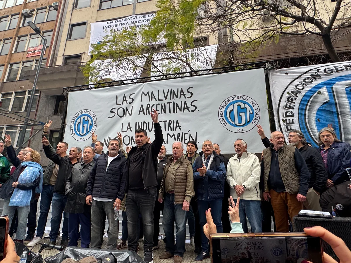 La CGT salió a la calle “en defensa de la industria nacional” y posterga la definición sobre un paro general