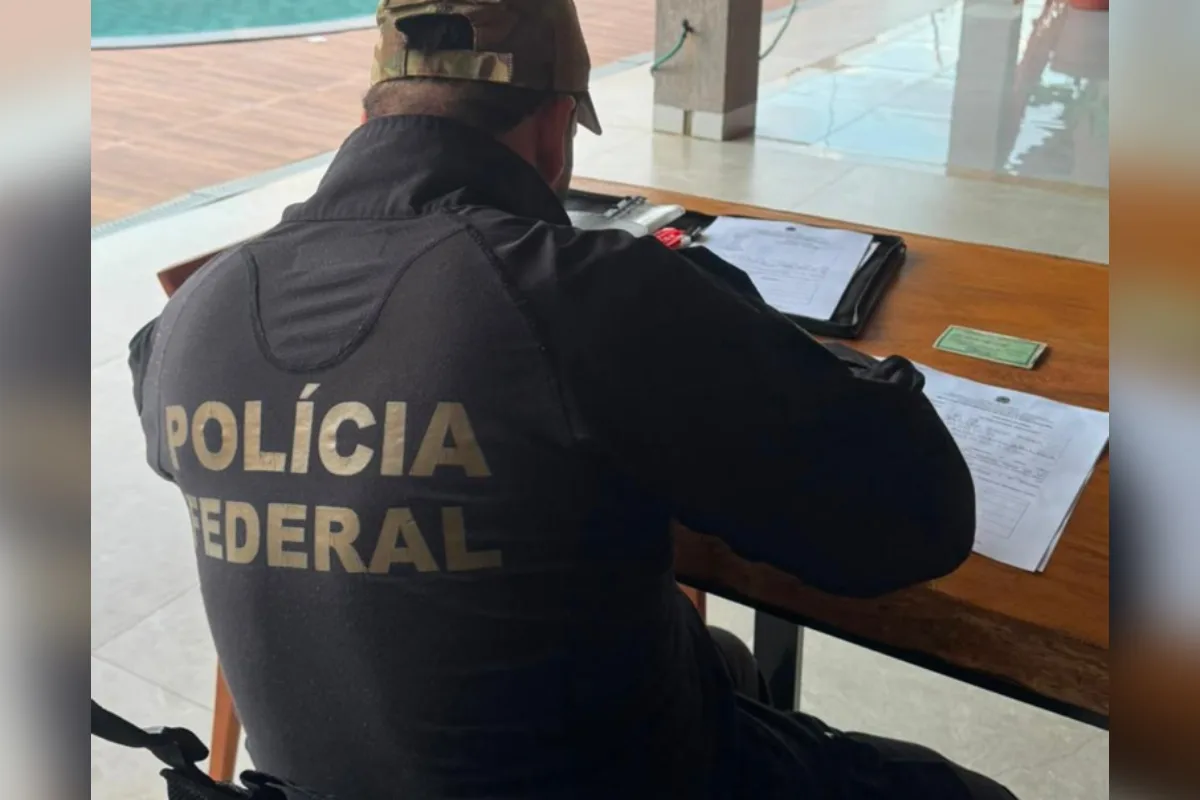 PF apura desvio de rota e sumiço de 20 toneladas de livros do FNDE