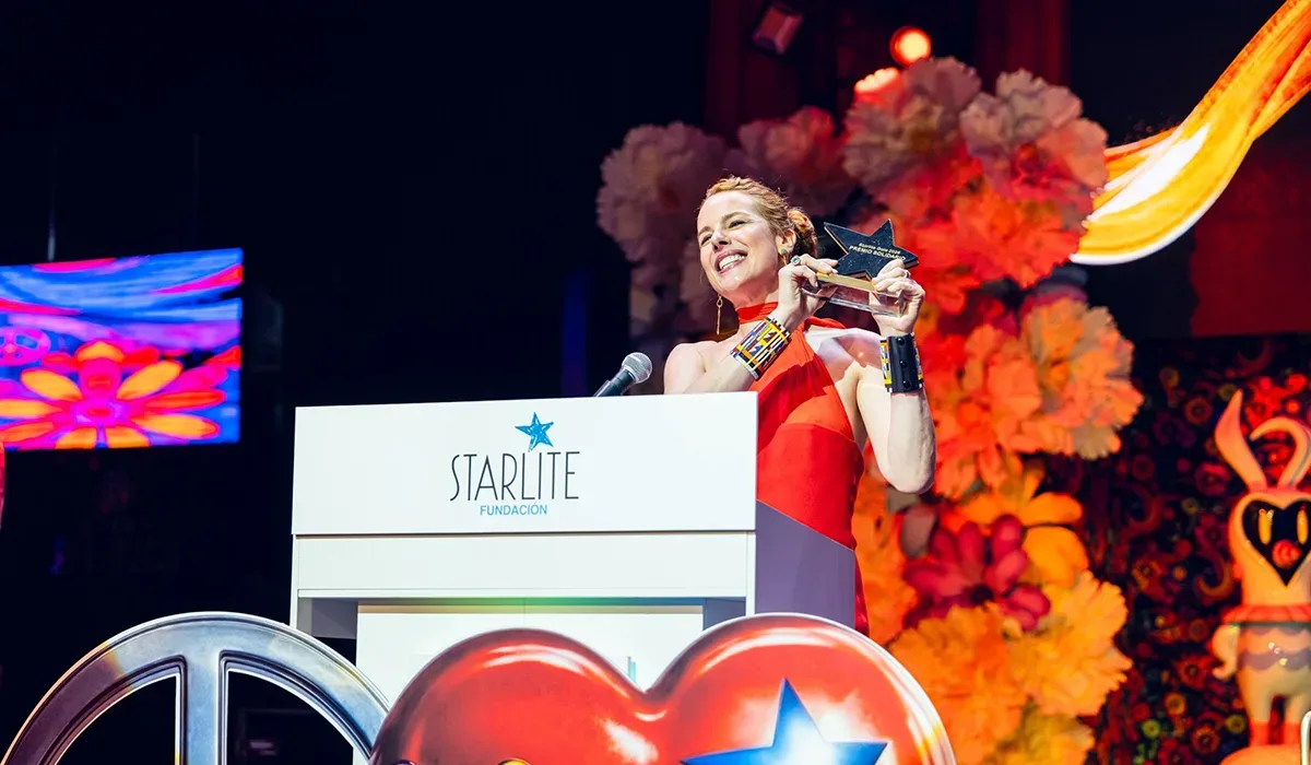 Eglantina Zingg recibió el premio Starlite por su trabajo con Goleadoras