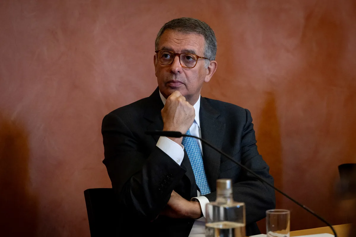 António José Seguro promulga "lei das burcas" com defesa da "integração social"