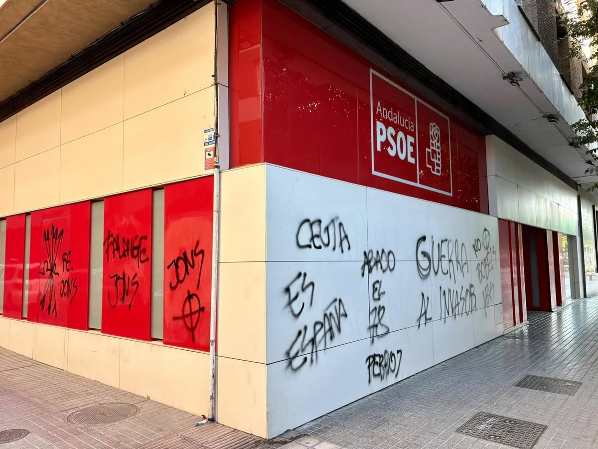 El PSOE de Córdoba condena el nuevo acto vandálico cometido contra su sede con pintadas alusivas a Ceuta