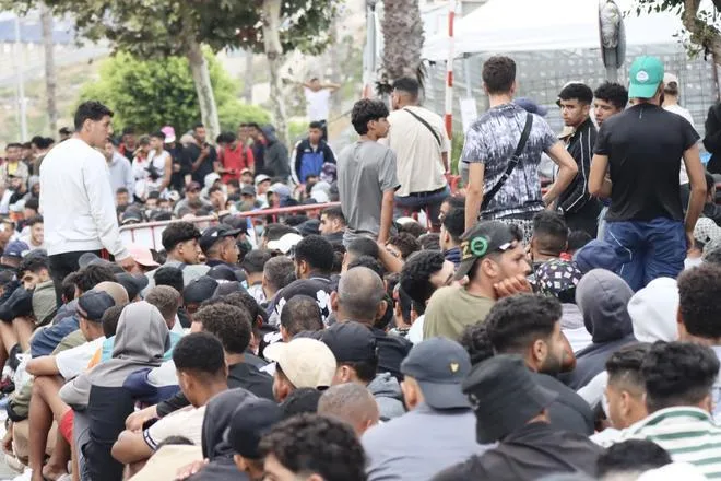 La Policía informa a la Audiencia Nacional de que agentes marroquíes guiaron a los inmigrantes que pasaron a Ceuta