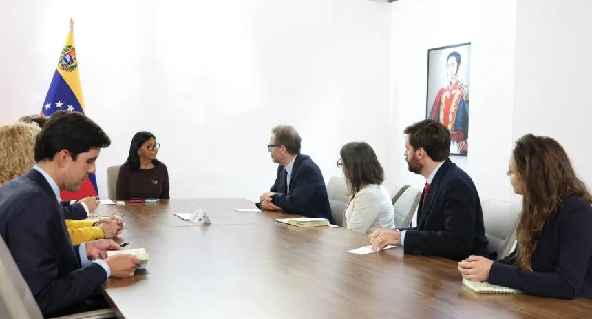 EN VIDEO: Delcy Rodríguez recibió a representantes de Human Rights Watch para el «fortalecimiento de los DDHH»