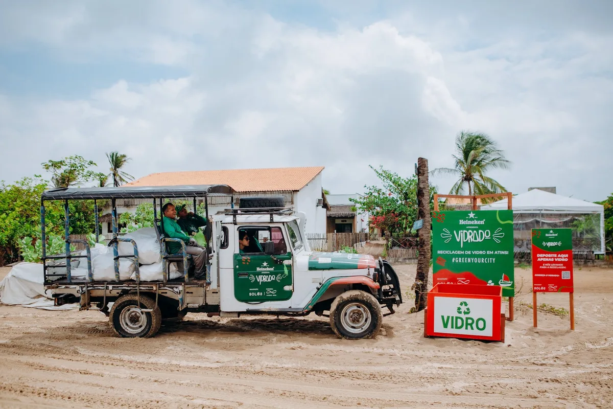 Heineken cria rede para reciclar vidro nos Lençóis Maranhenses e coleta 30 toneladas