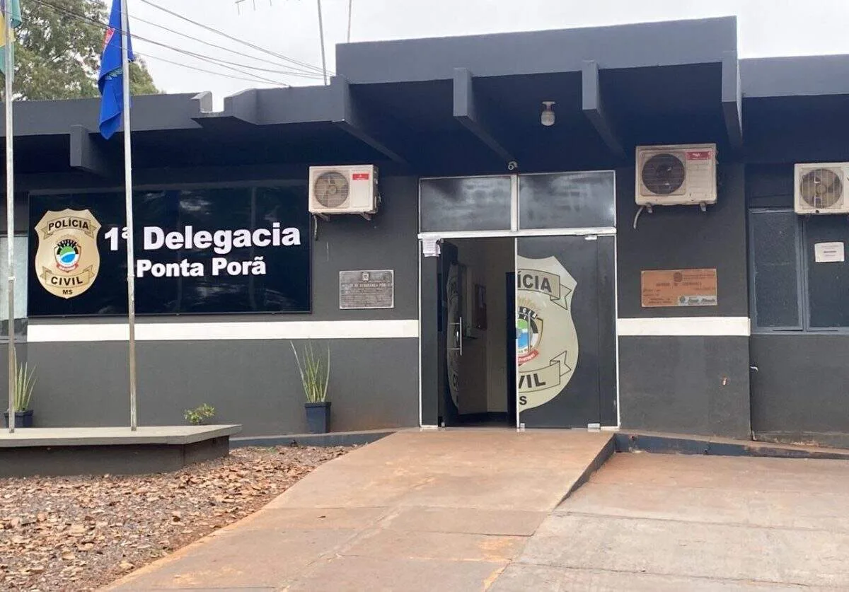 Quadrilha armada em caminhonete atira e rouba comboio com carga do Paraguai