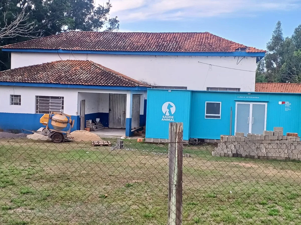 Com investimento de R$ 255 mil, clínica veterinária móvel segue parada sem equipamentos em Angatuba