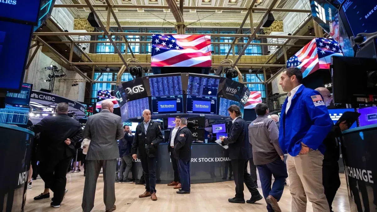Wall Street adelanta un rebote en la previa, mientras la baja del petróleo modera la volatilidad en los bonos