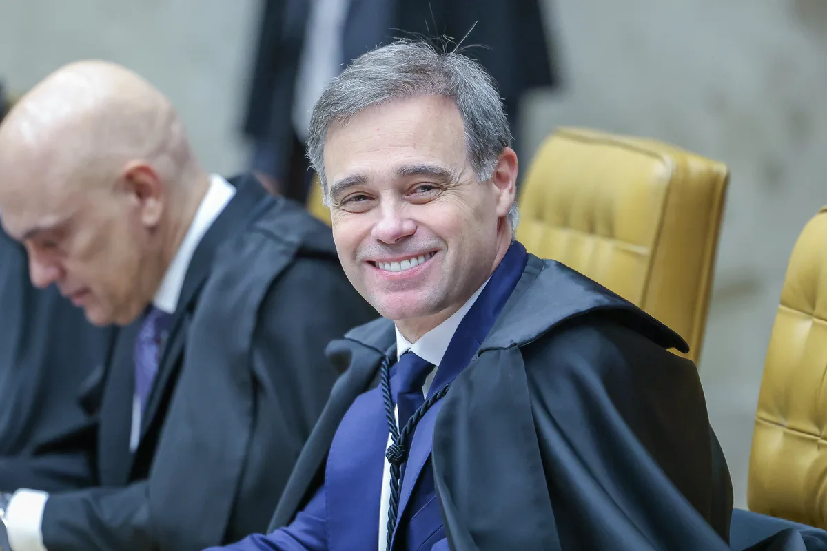 Mendonça manda recado a Moraes e Dino em decisão sobre vazamentos