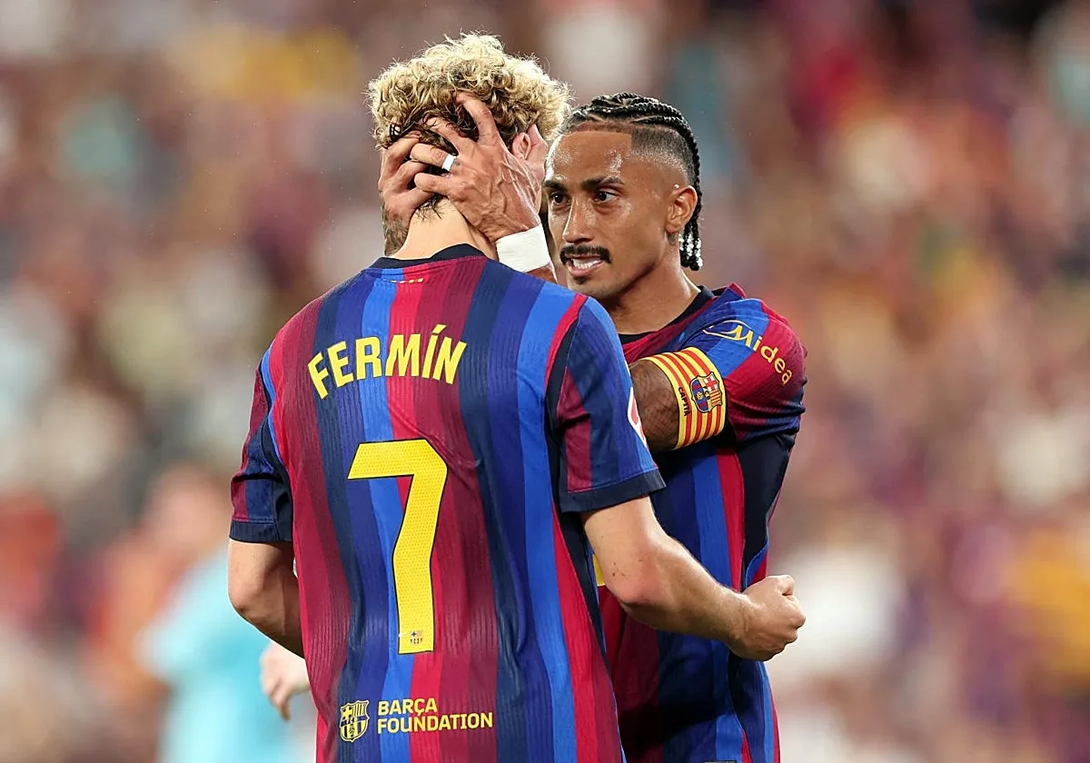 El Barça gana con más juego que goles